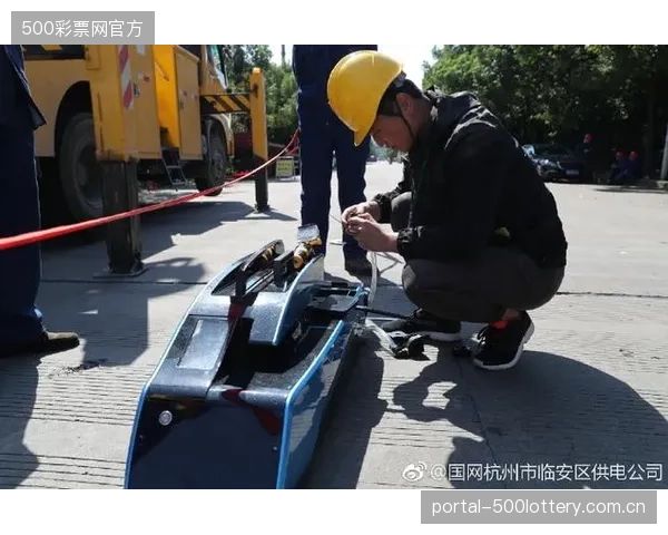无线供电技术将清退复杂的布线系统：未来体育馆的巨型卷帘电机将通过地面或墙体内的无线充电模块获取能源