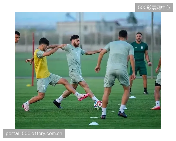 伊朗队抵达土耳其开启集训,全队为解决赴美签证奔波。 伊朗队抵达土耳其开启集训,全队为解决赴美签证奔波。